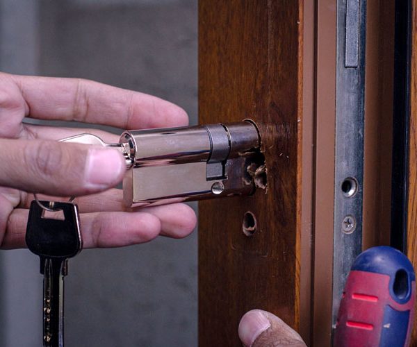 A Handbook For Selecting The Right Emergency Locksmith